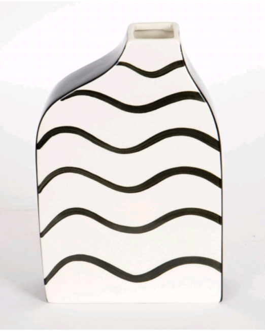 ΔΙΑΚΟΣΜΗΤΙΚΟ ΚΕΡΑΜΙΚΟ ΒΑΖΟ ΛΕΥΚΟ ΜΕ ΜΑΥΡΕΣ ΚΥΜΑΤΙΣΤΕΣ ΓΡΑΜΜΕΣ -MINIMAL STYLE 15×6×23cm