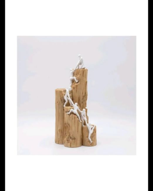 ΚΑΛΛΙΤΕΧΝΙΚΟ ΔΙΑΚΟΣΜΗΤΙΚΟ ΓΛΥΠΤΟ ΑΠΟ ΣΥΝΘΕΤΙΚΟ ΞΥΛΟ ΜΕ MINIMAL ΛΕΥΚΑ ΑΝΘΡΩΠΑΚΙΑ 11,5×11,5×28,5cm